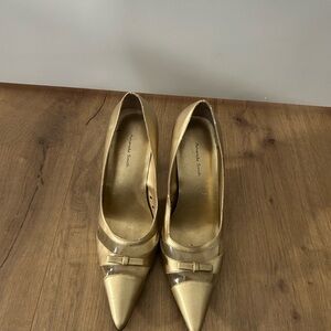 Amanda Smith Gold Pointed Toe Heels – Size 9M – Classic Bow Detail
